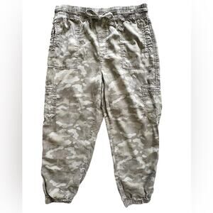 American Eagle Camo Cargo Joggers Size Large